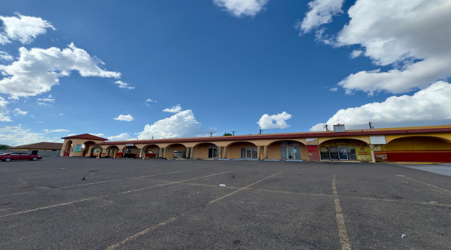 666 Prada-Machin Dr, Laredo, Texas 78046, 1 Room Rooms,1 BathroomBathrooms,Commercial retail/office,For Rent,666 Prada-Machin Dr,20254129