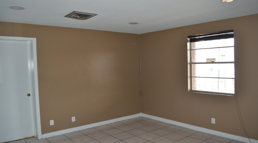 4502 Modern Ln, Laredo, Texas 78041, 1 Bedroom Bedrooms, 6 Rooms Rooms,3 BathroomsBathrooms,Commercial/industrial,For Rent,4502 Modern Ln,20254518