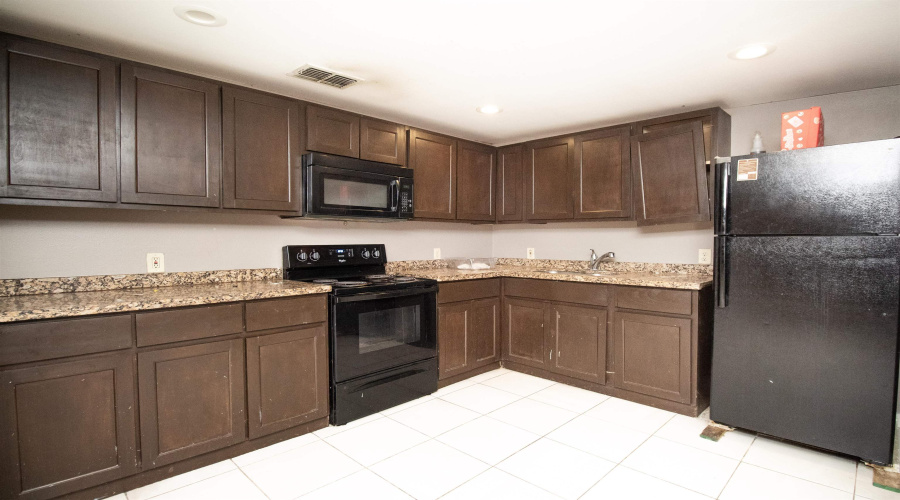 3418 Flores Ave, Laredo, Texas 78045, 6 Rooms Rooms,4 BathroomsBathrooms,Commercial retail/office,For Sale,3418 Flores Ave,20254142