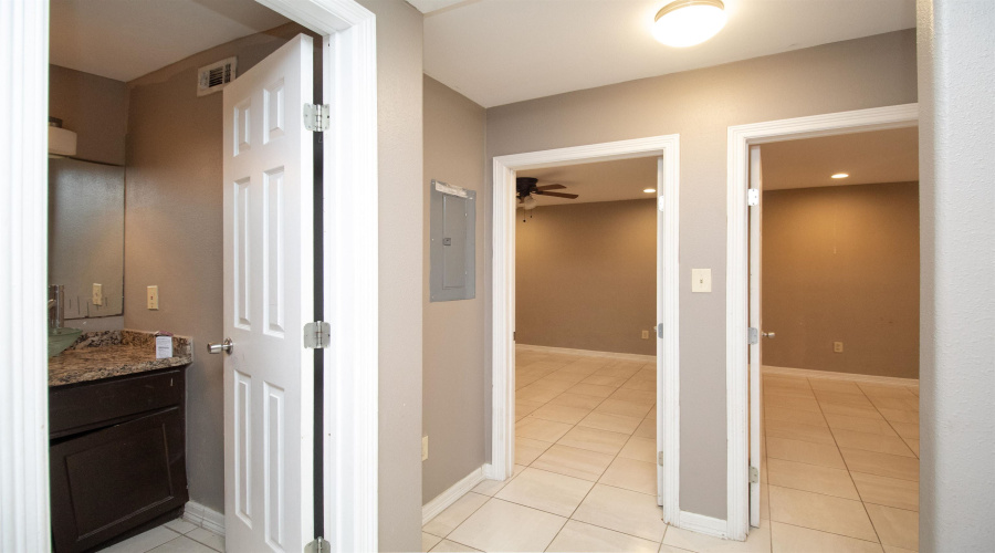 3418 Flores Ave, Laredo, Texas 78045, 6 Rooms Rooms,4 BathroomsBathrooms,Commercial retail/office,For Sale,3418 Flores Ave,20254142