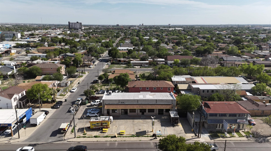 3418 Flores Ave, Laredo, Texas 78045, 6 Rooms Rooms,4 BathroomsBathrooms,Commercial retail/office,For Sale,3418 Flores Ave,20254142