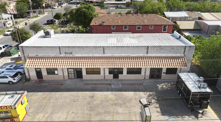 3418 Flores Ave, Laredo, Texas 78045, 6 Rooms Rooms,4 BathroomsBathrooms,Commercial retail/office,For Sale,3418 Flores Ave,20254142