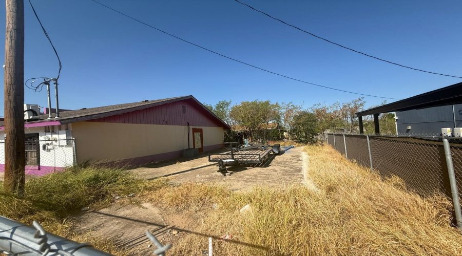 1402 Centeno Ln, Rio Bravo, Texas 78046, 1 Room Rooms,2 BathroomsBathrooms,Commercial retail/office,For Sale,1402 Centeno Ln,20254151