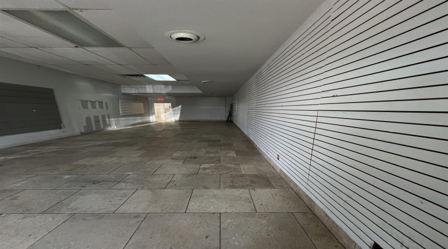 5603 San Dario Ave, Laredo, Texas 78041, 1 Room Rooms,1 BathroomBathrooms,Commercial retail/office,For Rent,5603 San Dario Ave,20254159