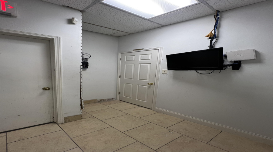 5603 San Dario Ave, Laredo, Texas 78041, 1 Room Rooms,1 BathroomBathrooms,Commercial retail/office,For Rent,5603 San Dario Ave,20254159
