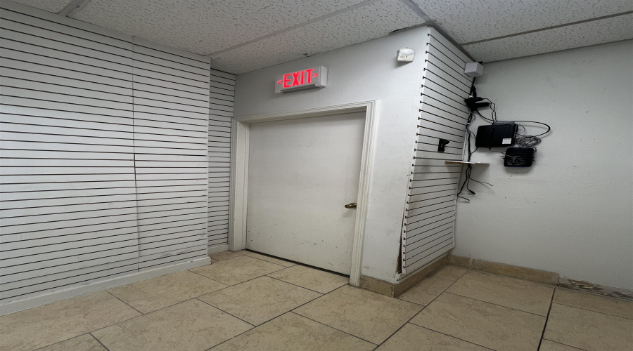 5603 San Dario Ave, Laredo, Texas 78041, 1 Room Rooms,1 BathroomBathrooms,Commercial retail/office,For Rent,5603 San Dario Ave,20254159
