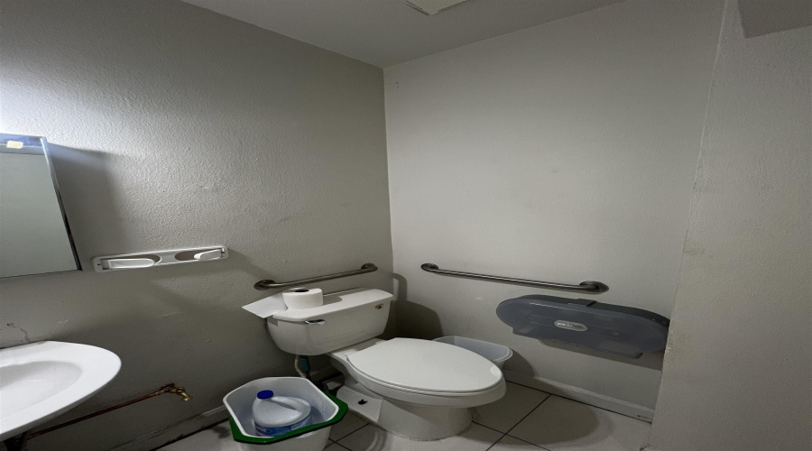 5603 San Dario Ave, Laredo, Texas 78041, 1 Room Rooms,1 BathroomBathrooms,Commercial retail/office,For Rent,5603 San Dario Ave,20254159