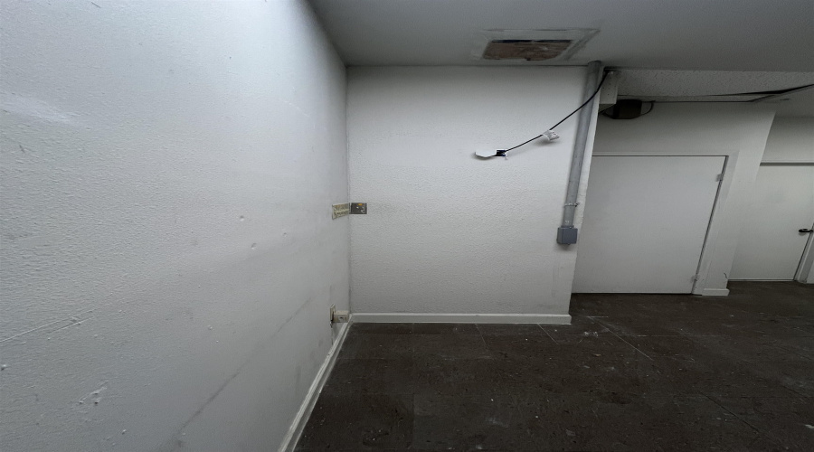 5603 San Dario Ave, Laredo, Texas 78041, 1 Room Rooms,1 BathroomBathrooms,Commercial retail/office,For Rent,5603 San Dario Ave,20254159