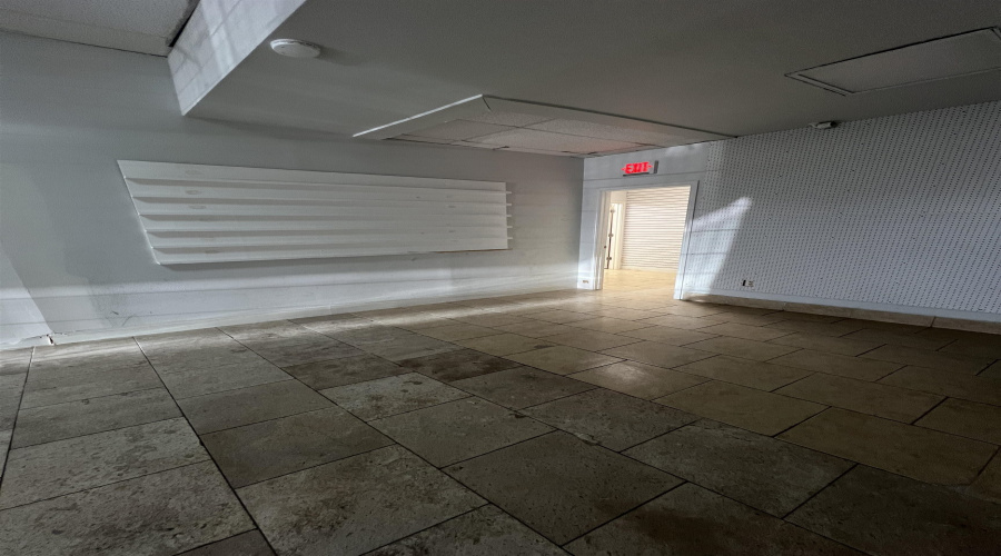 5603 San Dario Ave, Laredo, Texas 78041, 1 Room Rooms,1 BathroomBathrooms,Commercial retail/office,For Rent,5603 San Dario Ave,20254159