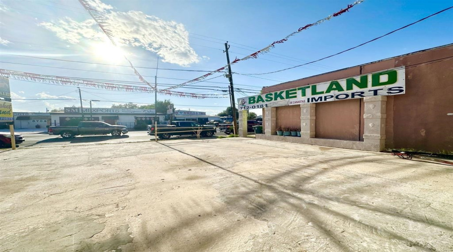 3713 San Bernardo Ave, Laredo, Texas 78041, ,3 BathroomsBathrooms,Commercial retail/office,For Sale,3713 San Bernardo Ave,20254171