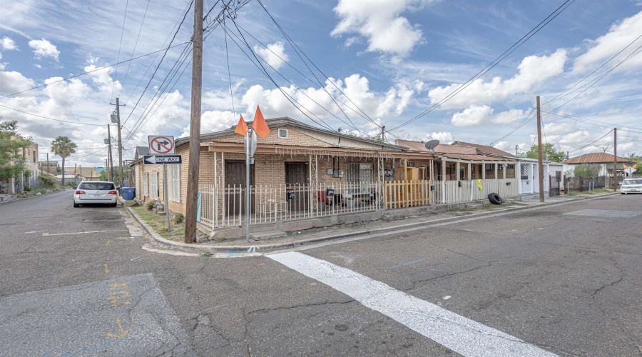 1701 Lincoln St, LAREDO, Texas 78040, ,Multi-family,For Sale,1701 Lincoln St,20254178