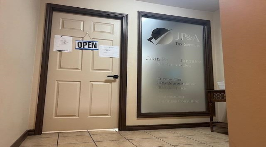 5517 McPherson Rd, LAREDO, Texas 78045-0000, 1 Room Rooms,1 BathroomBathrooms,Commercial retail/office,For Rent,5517 McPherson Rd,20254175