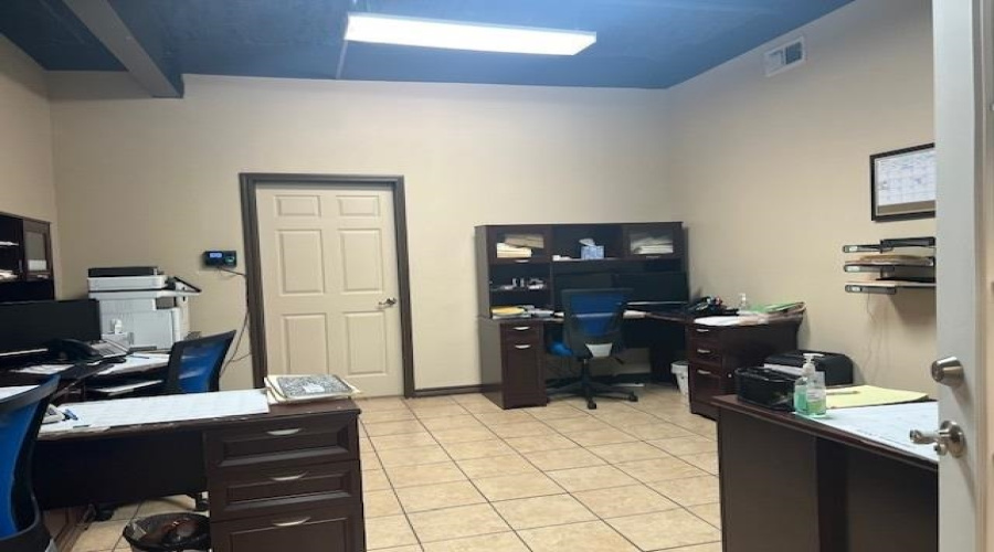 5517 McPherson Rd, LAREDO, Texas 78045-0000, 1 Room Rooms,1 BathroomBathrooms,Commercial retail/office,For Rent,5517 McPherson Rd,20254175