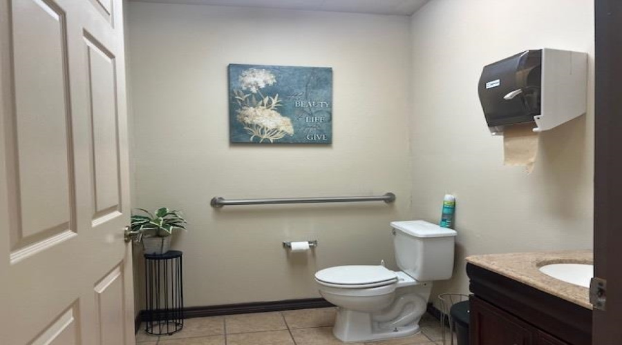 5517 McPherson Rd, LAREDO, Texas 78045-0000, 1 Room Rooms,1 BathroomBathrooms,Commercial retail/office,For Rent,5517 McPherson Rd,20254175