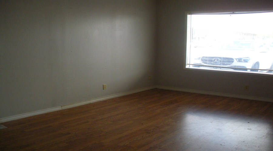 1505 Calle Del Norte, Laredo, Texas 78041, 1 Room Rooms,1 BathroomBathrooms,Commercial retail/office,For Rent,1505 Calle Del Norte,20254177