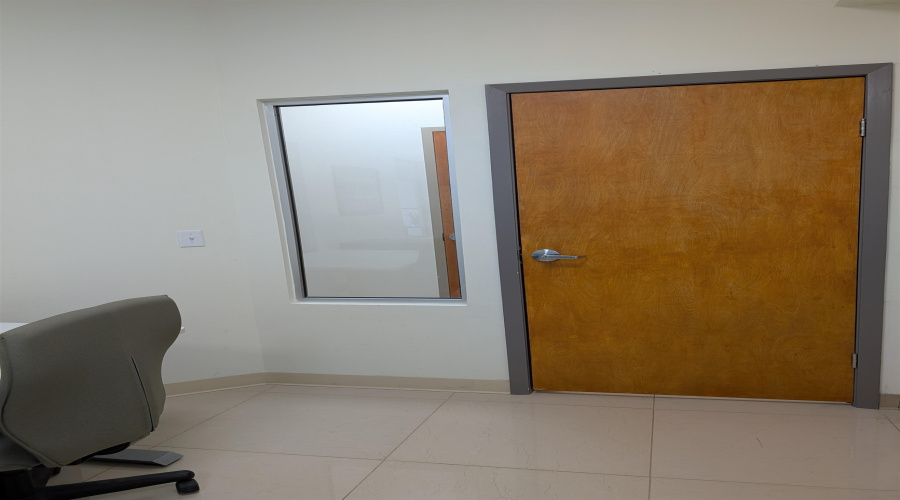 1806 Commerce Dr, Laredo, Texas 78041-2884, 1 Room Rooms,2 BathroomsBathrooms,Commercial retail/office,For Rent,1806 Commerce Dr,20254232