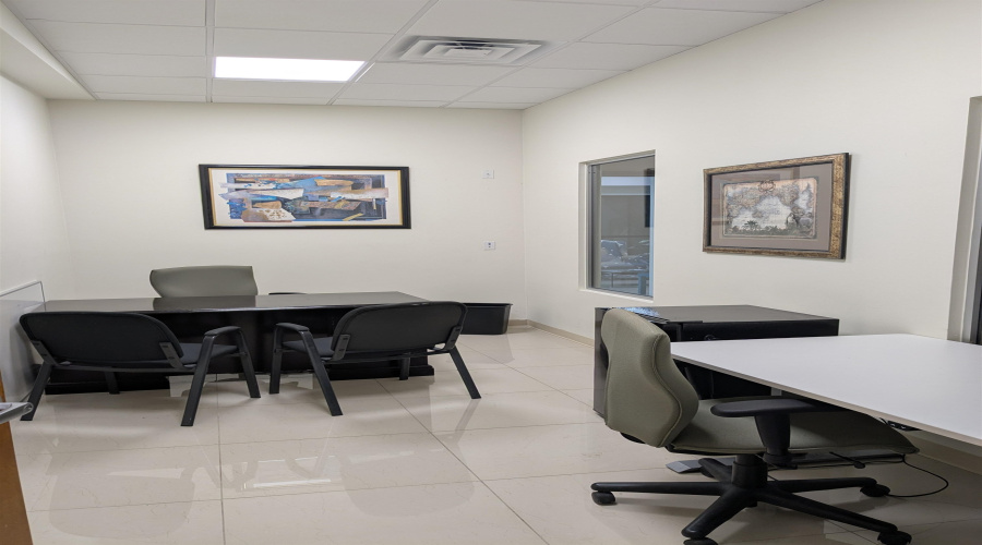1806 Commerce Dr, Laredo, Texas 78041-2884, 1 Room Rooms,2 BathroomsBathrooms,Commercial retail/office,For Rent,1806 Commerce Dr,20254232