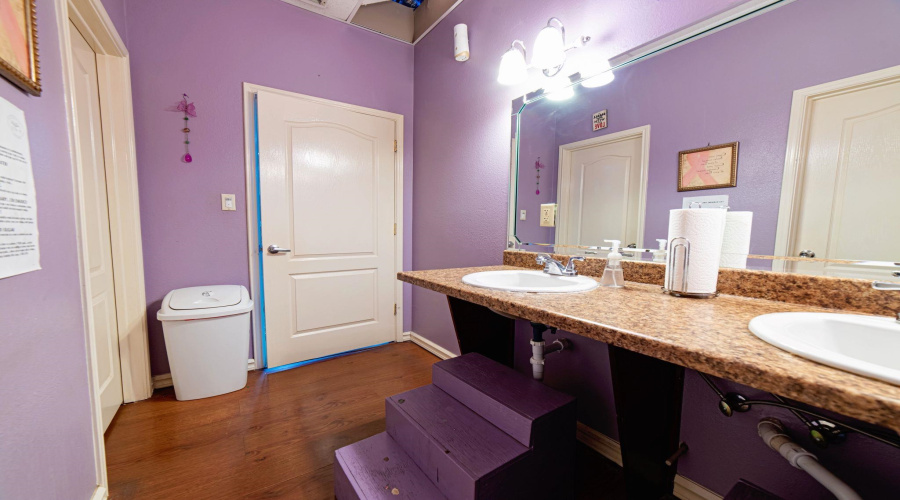 8917 Molly Dr, Laredo, Texas 78045, 1 Room Rooms,2 BathroomsBathrooms,Commercial retail/office,For Rent,8917 Molly Dr,20254242