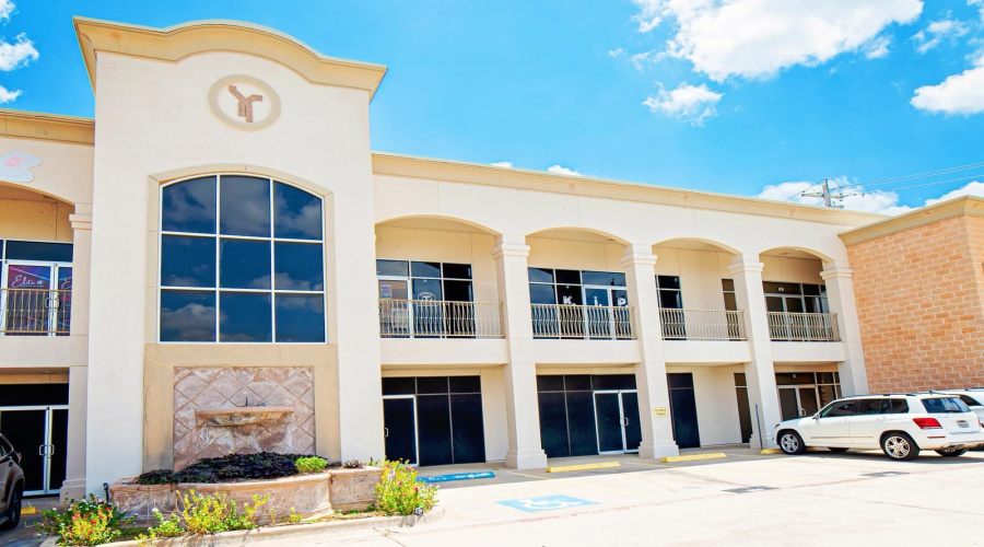 8917 Molly Dr, Laredo, Texas 78045, 1 Room Rooms,2 BathroomsBathrooms,Commercial retail/office,For Rent,8917 Molly Dr,20254242