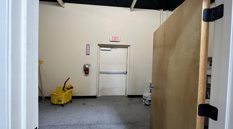 3702 U.S. Hwy 83, LAREDO, Texas 78046, 6 Rooms Rooms,1 BathroomBathrooms,Commercial retail/office,For Rent,3702 U.S. Hwy 83,20254267