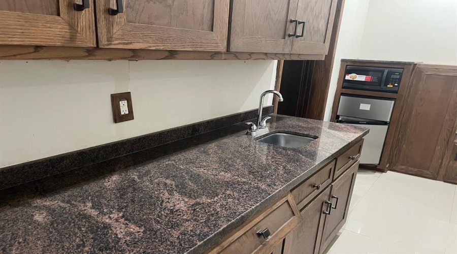 201 W Hillside Rd, Laredo, Texas 78041-888, 1 Room Rooms,1 BathroomBathrooms,Commercial retail/office,For Rent,201 W Hillside Rd,20254286