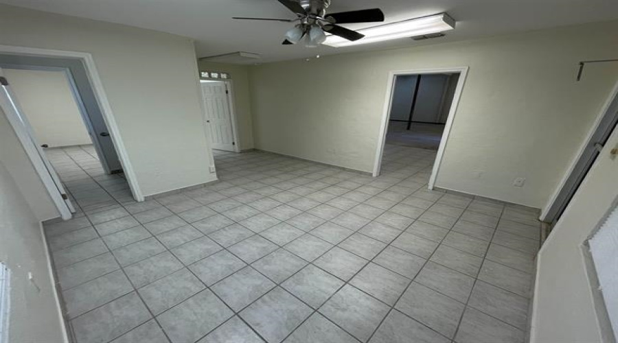1820 Laredo St, LAREDO, Texas 78043, 1 Room Rooms,1 BathroomBathrooms,Commercial retail/office,For Rent,1820 Laredo St,20254306