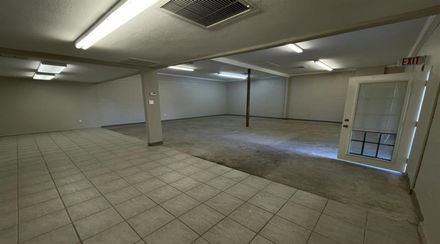 1820 Laredo St, LAREDO, Texas 78043, 1 Room Rooms,1 BathroomBathrooms,Commercial retail/office,For Rent,1820 Laredo St,20254306