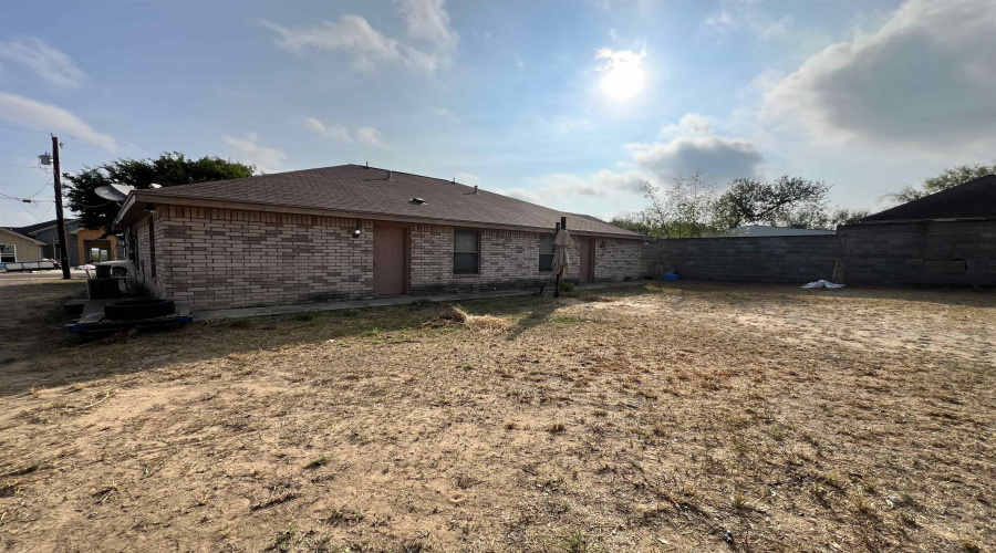 429 Falcon Shores, Zapata, Texas 78076, ,Multi-family,For Sale,429 Falcon Shores,20254551
