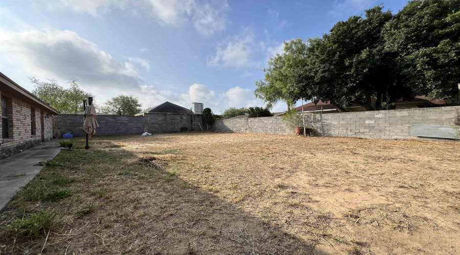 429 Falcon Shores, Zapata, Texas 78076, ,Multi-family,For Sale,429 Falcon Shores,20254551