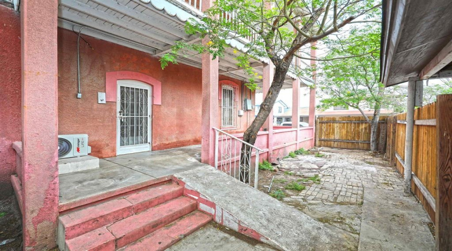 1517 Garcia St, LAREDO, Texas 78040, ,Multi-family,For Sale,1517 Garcia St,20254552