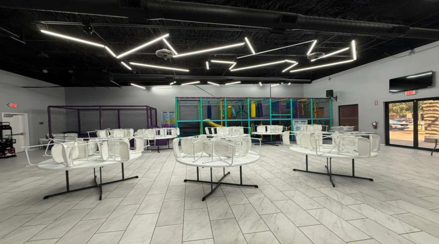 2715 E Del Mar Blvd, Laredo, Texas 78041, 1 Room Rooms,2 BathroomsBathrooms,Commercial retail/office,For Sale,2715 E Del Mar Blvd,20254373