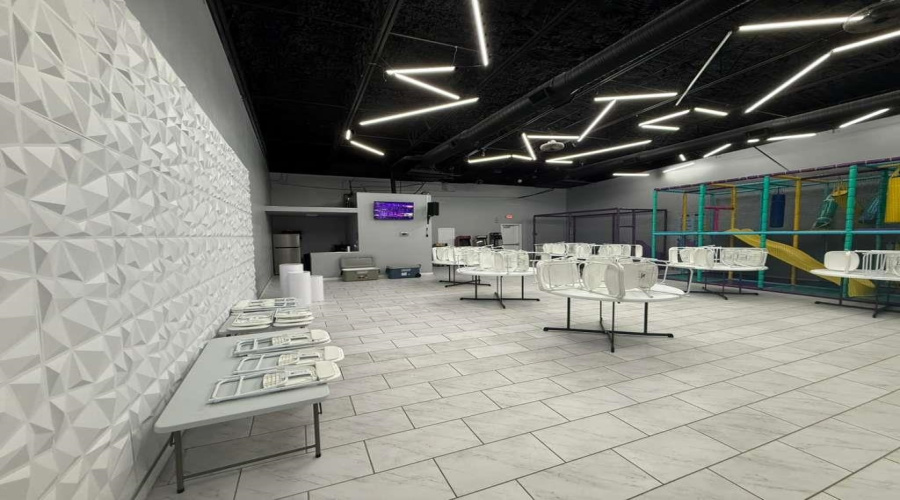 2715 E Del Mar Blvd, Laredo, Texas 78041, 1 Room Rooms,2 BathroomsBathrooms,Commercial retail/office,For Sale,2715 E Del Mar Blvd,20254373