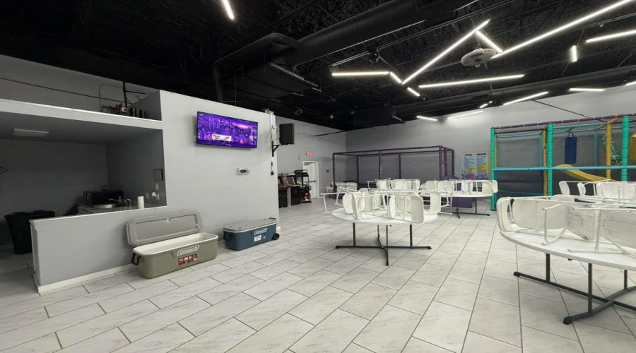 2715 E Del Mar Blvd, Laredo, Texas 78041, 1 Room Rooms,2 BathroomsBathrooms,Commercial retail/office,For Sale,2715 E Del Mar Blvd,20254373