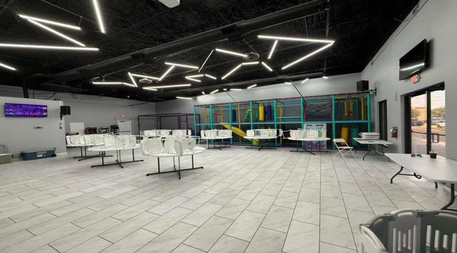 2715 E Del Mar Blvd, Laredo, Texas 78041, 1 Room Rooms,2 BathroomsBathrooms,Commercial retail/office,For Sale,2715 E Del Mar Blvd,20254373