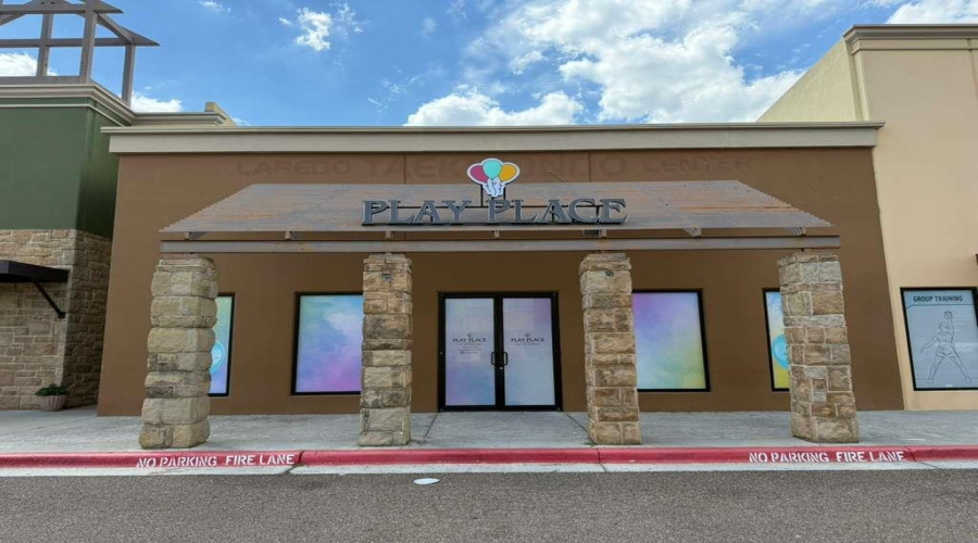 2715 E Del Mar Blvd, Laredo, Texas 78041, 1 Room Rooms,2 BathroomsBathrooms,Commercial retail/office,For Sale,2715 E Del Mar Blvd,20254373