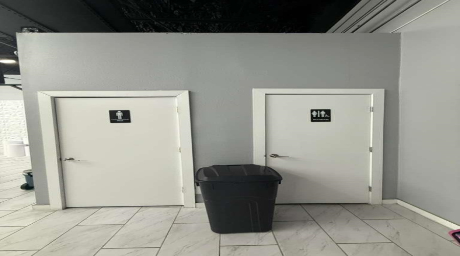 2715 E Del Mar Blvd, Laredo, Texas 78041, 1 Room Rooms,2 BathroomsBathrooms,Commercial retail/office,For Sale,2715 E Del Mar Blvd,20254373