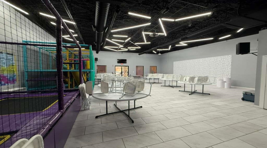 2715 E Del Mar Blvd, Laredo, Texas 78041, 1 Room Rooms,2 BathroomsBathrooms,Commercial retail/office,For Sale,2715 E Del Mar Blvd,20254373