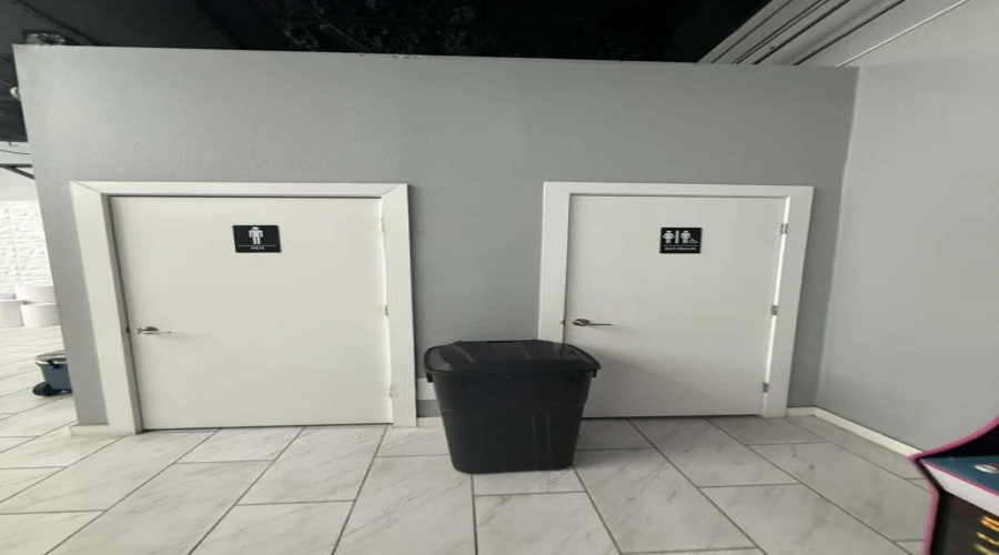 2715 E Del Mar Blvd, Laredo, Texas 78041, 1 Room Rooms,2 BathroomsBathrooms,Commercial retail/office,For Sale,2715 E Del Mar Blvd,20254373