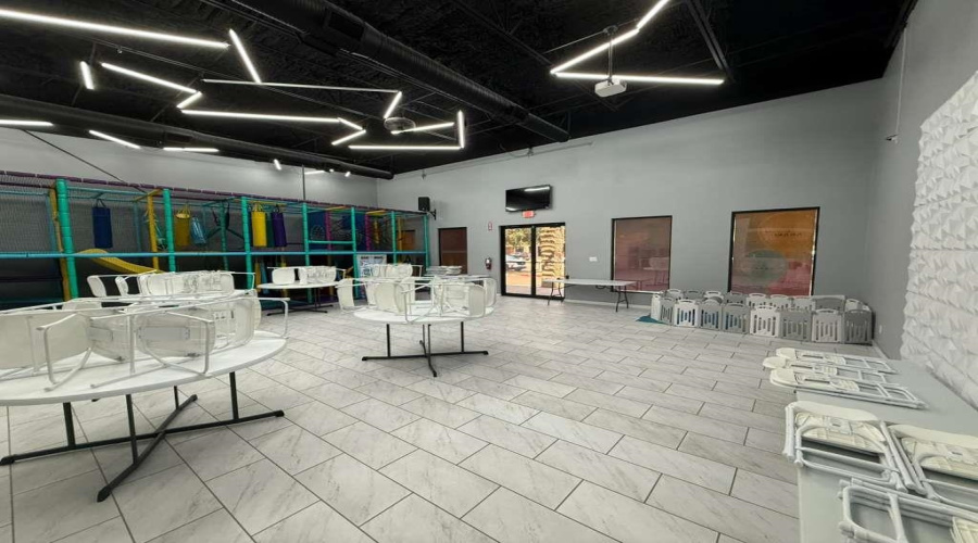 2715 E Del Mar Blvd, Laredo, Texas 78041, 1 Room Rooms,2 BathroomsBathrooms,Commercial retail/office,For Sale,2715 E Del Mar Blvd,20254373