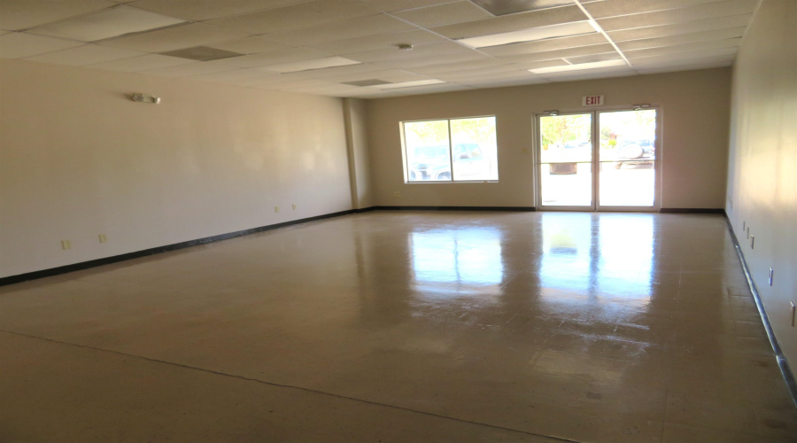 9803 Sterling Lp, Laredo, Texas 78045, 1 Room Rooms,1 BathroomBathrooms,Commercial retail/office,For Rent,9803 Sterling Lp,20254380