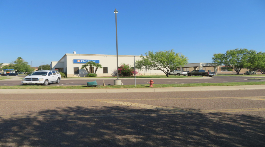 9803 Sterling Lp, Laredo, Texas 78045, 1 Room Rooms,1 BathroomBathrooms,Commercial retail/office,For Rent,9803 Sterling Lp,20254380