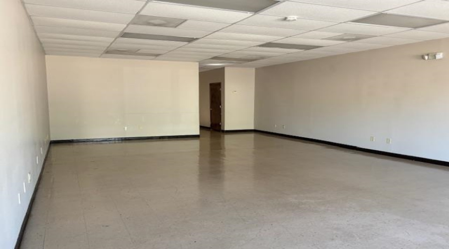 9803 Sterling Lp, Laredo, Texas 78045, 1 Room Rooms,1 BathroomBathrooms,Commercial retail/office,For Rent,9803 Sterling Lp,20254380