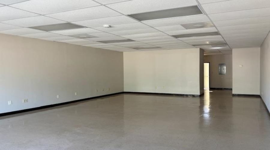 9803 Sterling Lp, Laredo, Texas 78045, 1 Room Rooms,1 BathroomBathrooms,Commercial retail/office,For Rent,9803 Sterling Lp,20254380