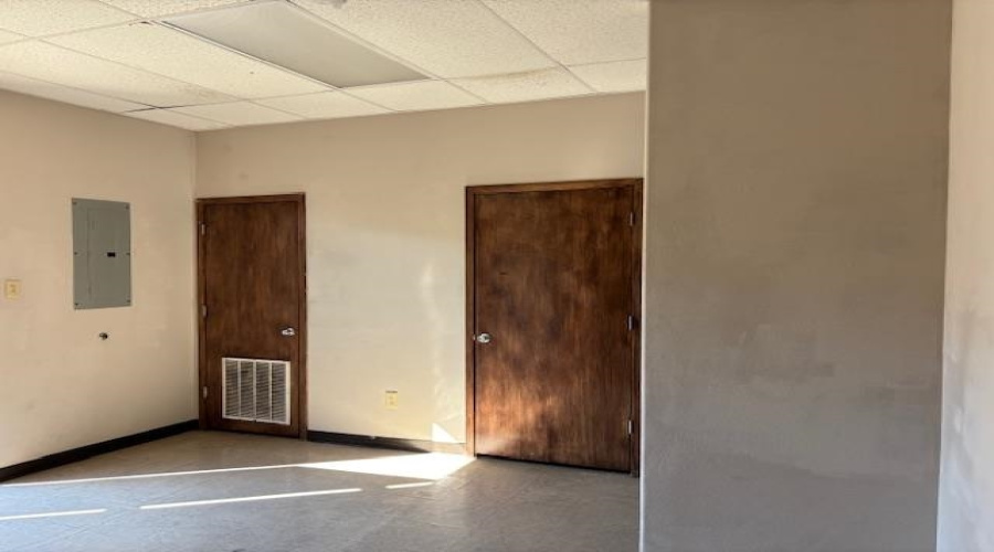 9803 Sterling Lp, Laredo, Texas 78045, 1 Room Rooms,1 BathroomBathrooms,Commercial retail/office,For Rent,9803 Sterling Lp,20254380