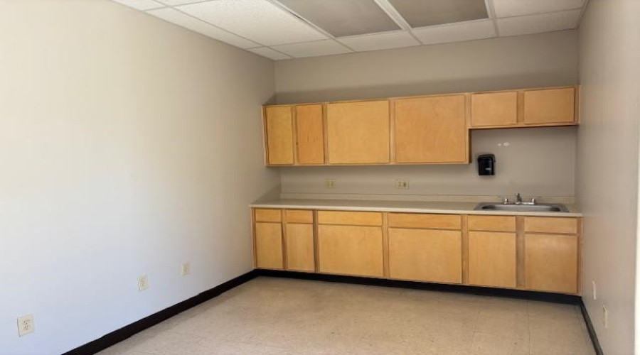 9803 Sterling Lp, Laredo, Texas 78045, 1 Room Rooms,1 BathroomBathrooms,Commercial retail/office,For Rent,9803 Sterling Lp,20254380