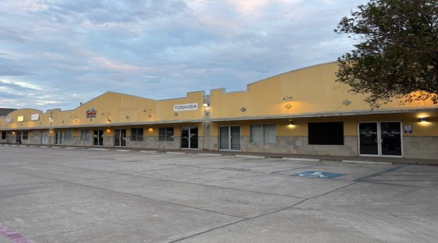 9803 Sterling Lp, Laredo, Texas 78045, 1 Room Rooms,1 BathroomBathrooms,Commercial retail/office,For Rent,9803 Sterling Lp,20254380
