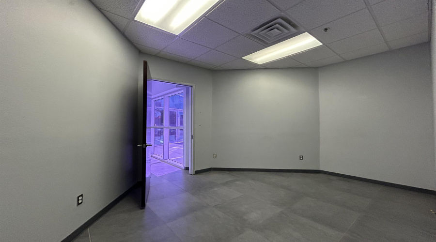 6909 Springfield Ave, Laredo, Texas 78041, 1 Room Rooms,1 BathroomBathrooms,Commercial retail/office,For Rent,6909 Springfield Ave,20254412
