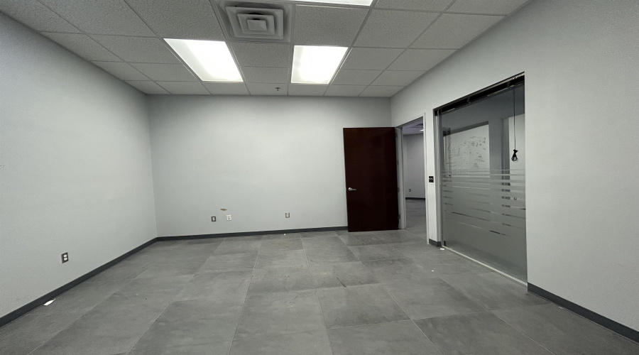 6909 Springfield Ave, Laredo, Texas 78041, 1 Room Rooms,1 BathroomBathrooms,Commercial retail/office,For Rent,6909 Springfield Ave,20254412