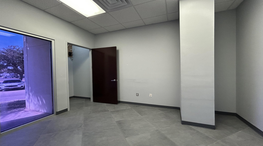 6909 Springfield Ave, Laredo, Texas 78041, 1 Room Rooms,1 BathroomBathrooms,Commercial retail/office,For Rent,6909 Springfield Ave,20254412