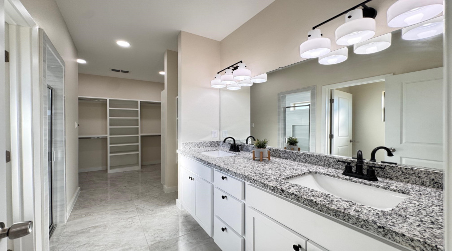 6709 El Freno, LAREDO, Texas 78046, 3 Bedrooms Bedrooms, 5 Rooms Rooms,2 BathroomsBathrooms,Residential,For Sale,6709 El Freno,20254324